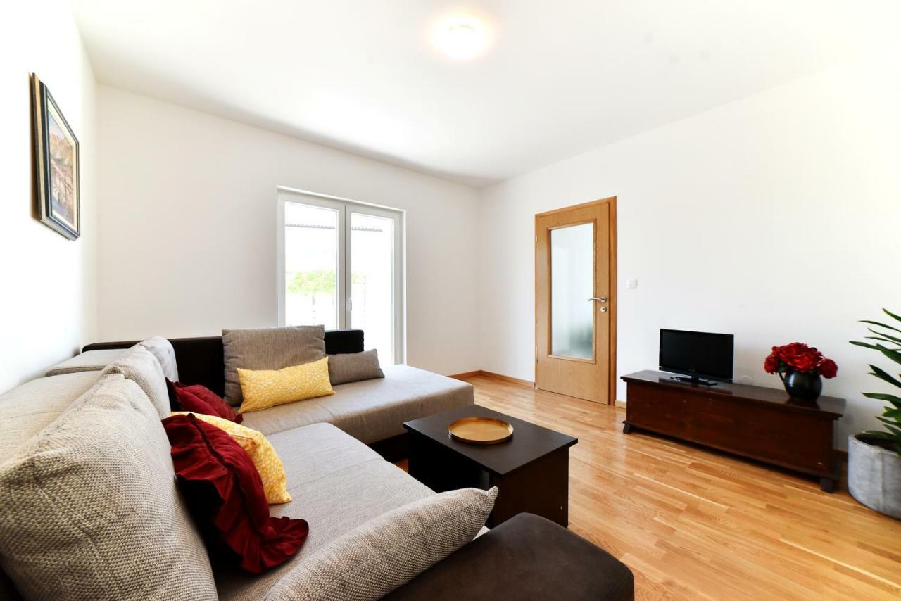 אימוטסקי Apartman Hertz מראה חיצוני תמונה